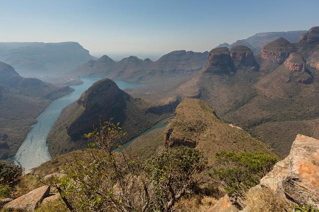 083 Zuid-Afrika, de drie rondavels.jpg